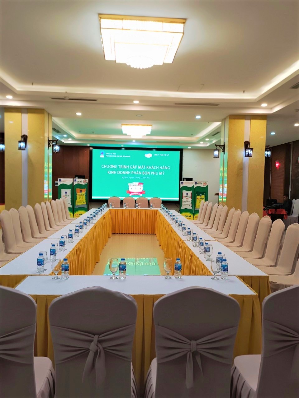 Nhà hàng khách sạn